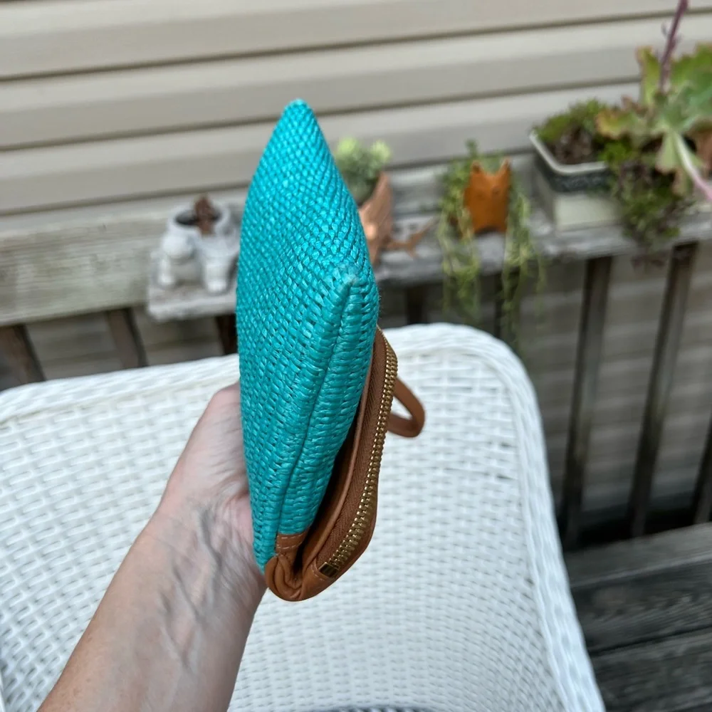 Henri Bendel Debutante Asymmetrical Folding Turquoise Raffia Wristlet/Clutch - Picture 7 of 12